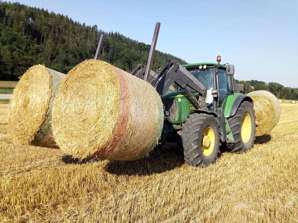 Stroh in Rundballen